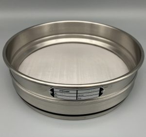 Analysensieb der ATECHNIK GmbH mit 200 mm Durchmesser in der Draufsicht.