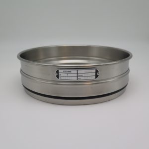 Analysensieb der ATECHNIK GmbH mit 200 mm Durchmesser in der Vorderansicht.