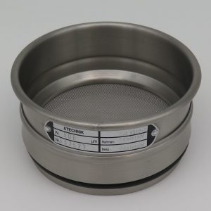 Analysensieb der ATECHNIK GmbH mit 100 mm Durchmesser in der Draufsicht.