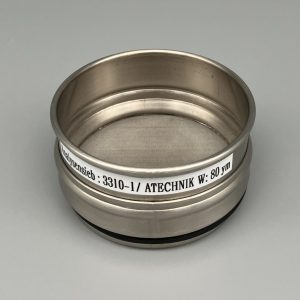 Analysensieb der ATECHNIK GmbH mit 75 mm Durchmesser in der Vorderansicht.
