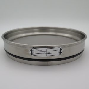 Analysensieb der ATECHNIK GmbH mit 200 mm Durchmesser in der Frontansicht.